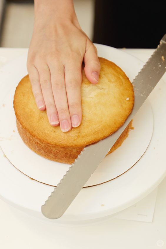 كيفية تقطيع الكيكة إلى شرائح