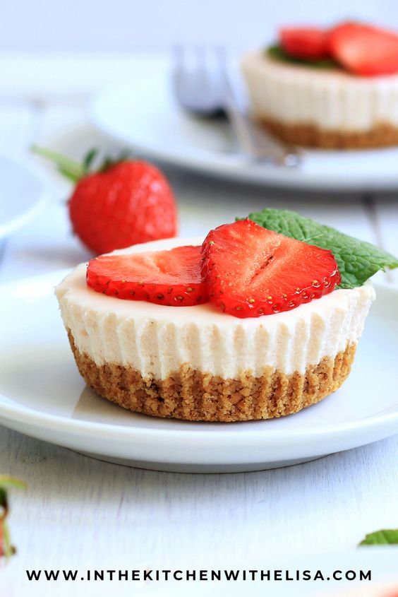 ميني تشيز كيك بالفراولة ميني تشيز كيك بالفراولة